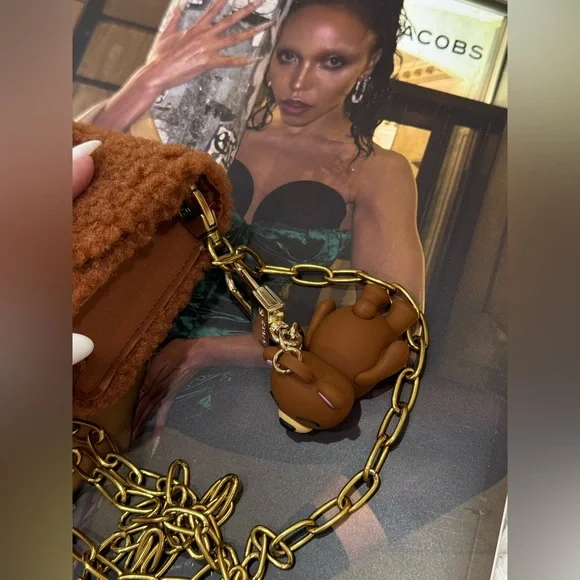 Universal Thread Teddy Crossbody Bag – Brown with Chain Strap - Picture 4 of 9